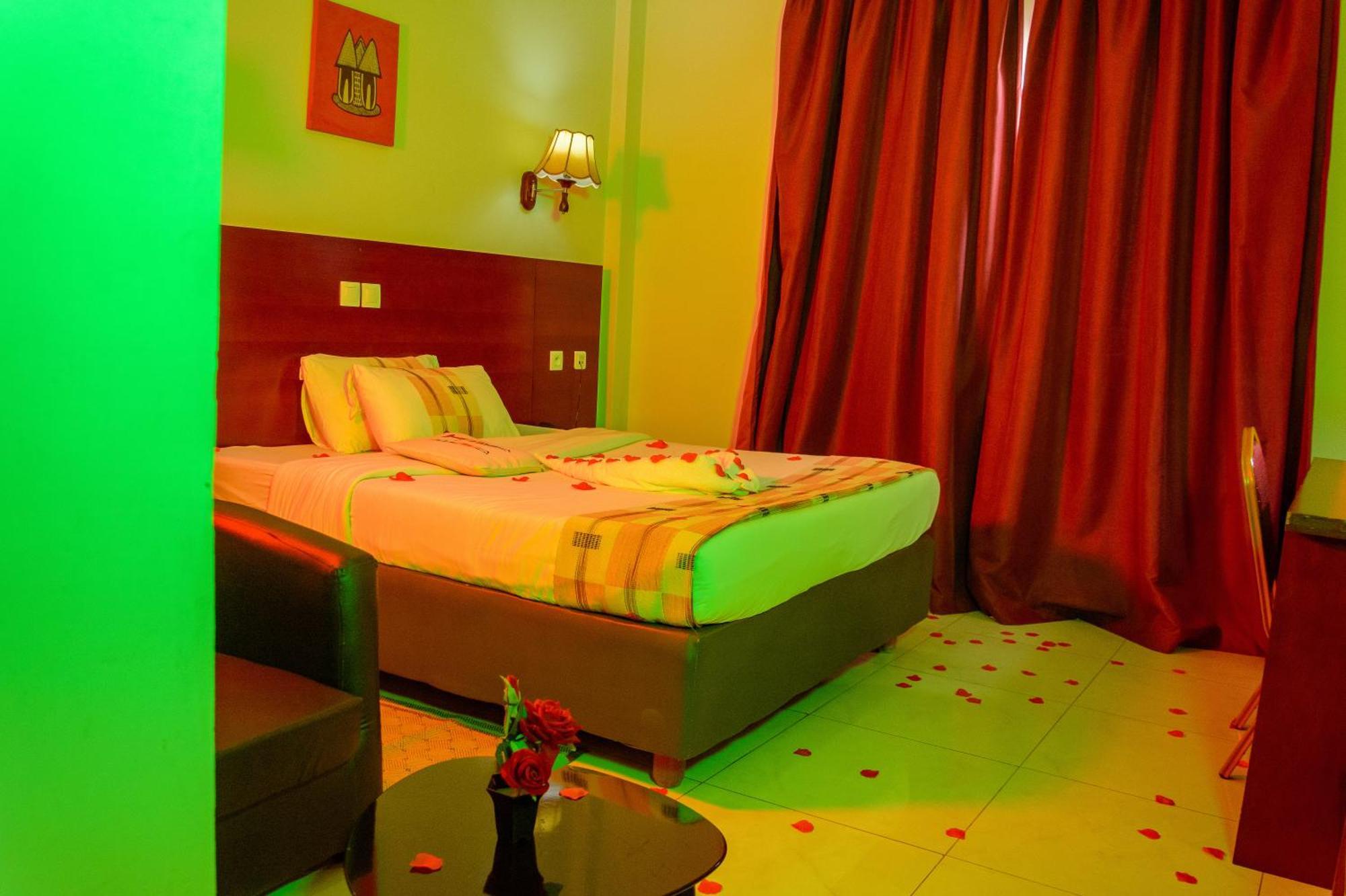 Hotel La Rose Blanche Корого Экстерьер фото